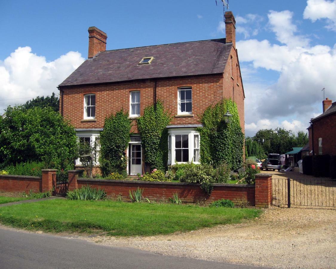 Winton House Bed & Breakfast สแตรทฟอร์ด อะพอน เอวอน ภายนอก รูปภาพ