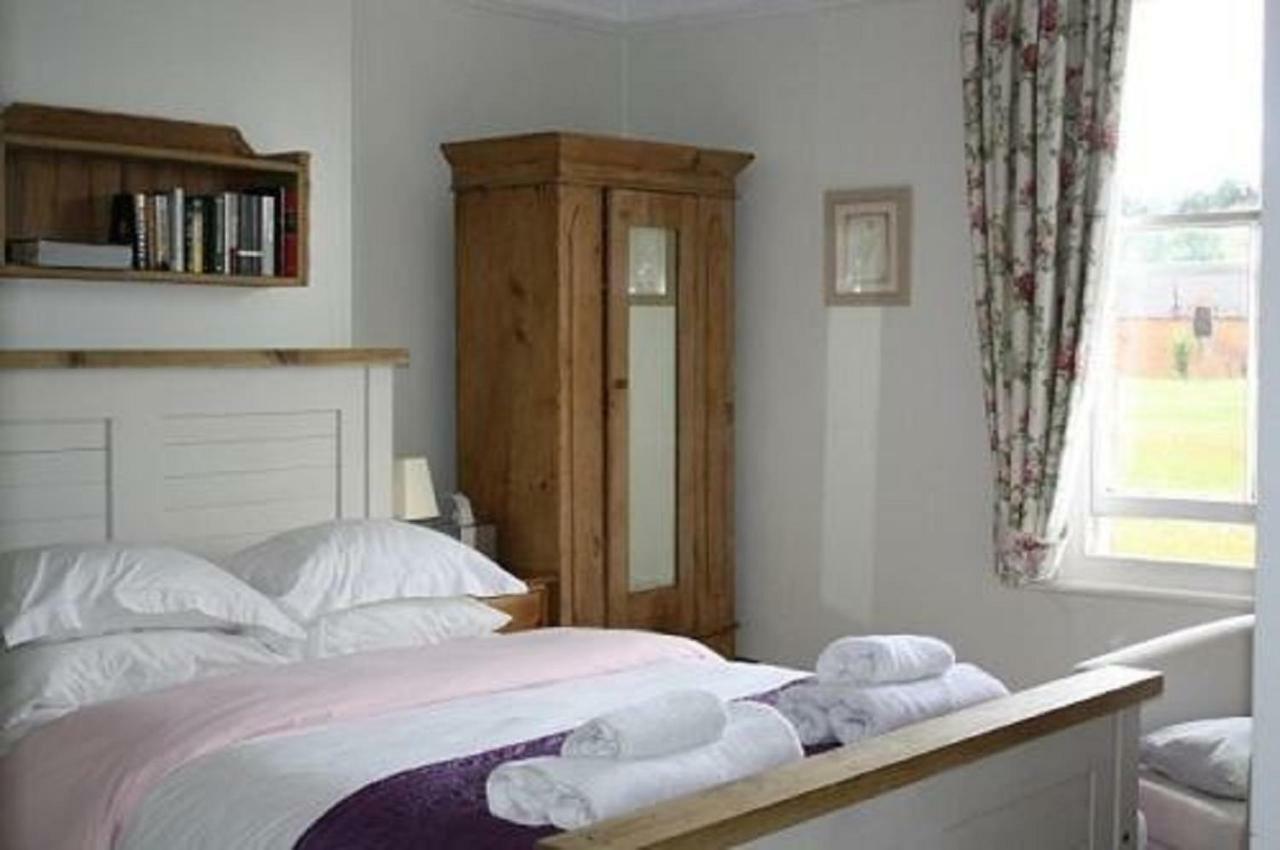 Winton House Bed & Breakfast สแตรทฟอร์ด อะพอน เอวอน ภายนอก รูปภาพ